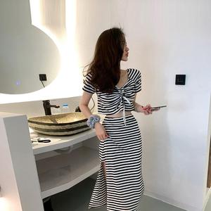 韩国美女把胸罩解开看奶头
