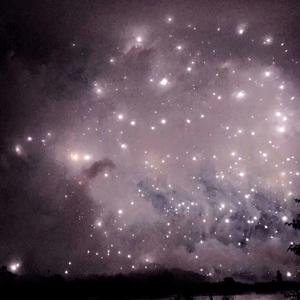 韩国美女把胸罩解开看奶头
