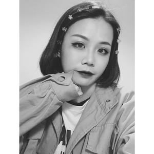 韩国美女把胸罩解开看奶头
